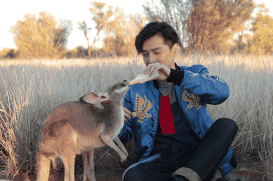 乖哦，慢慢吃~