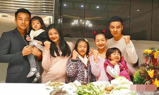 大S孕后久違現(xiàn)身，與小S一家齊聚
