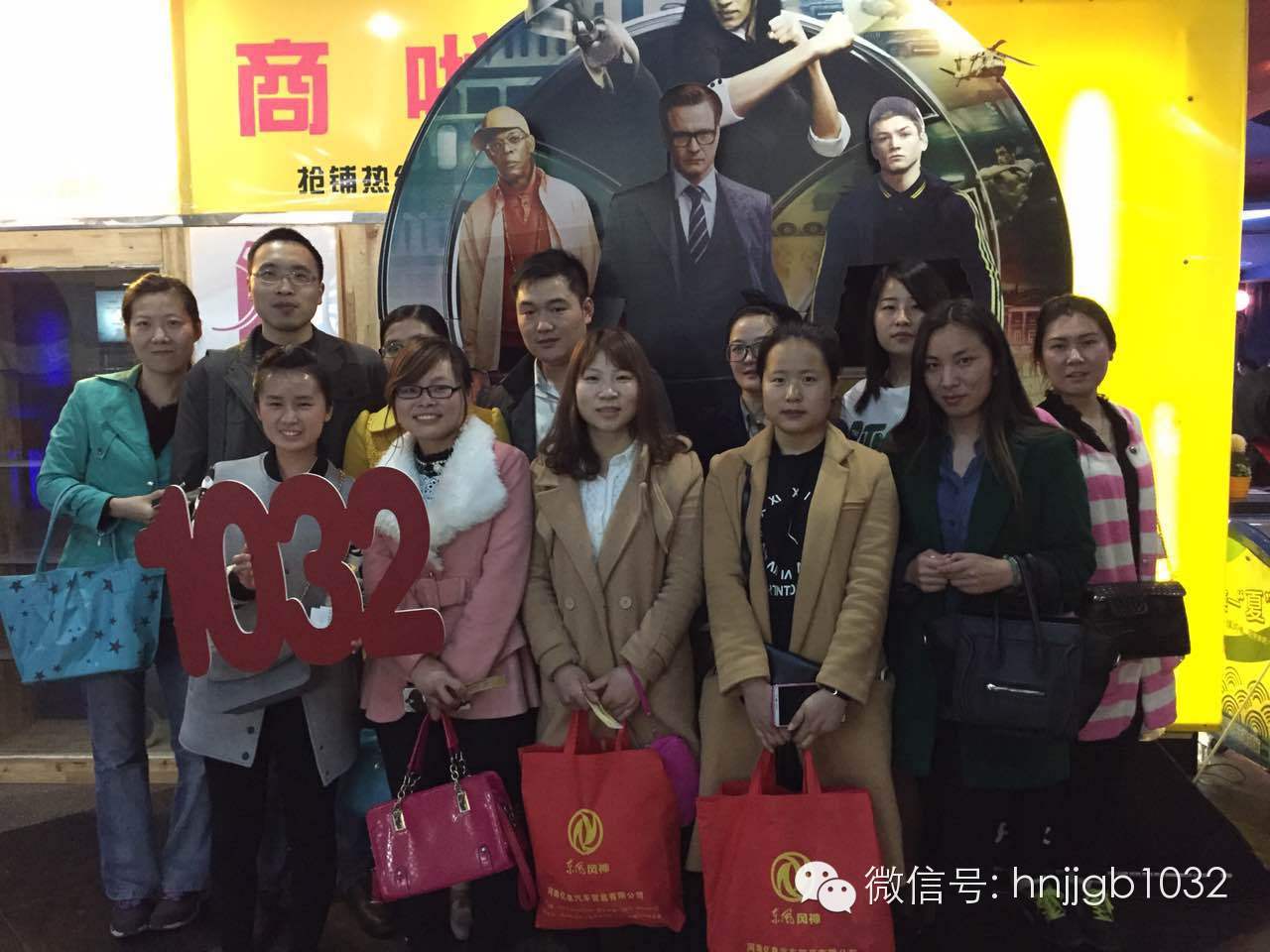 來個(gè)合影，1032的聽眾棒棒噠，個(gè)個(gè)都準(zhǔn)時(shí)到達(dá)了集合地點(diǎn)。Johnny表示很欣慰?。? complete=