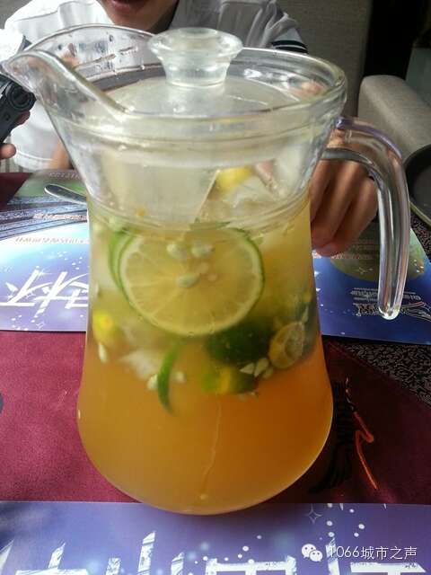金桔青檸汁。唇齒留香！