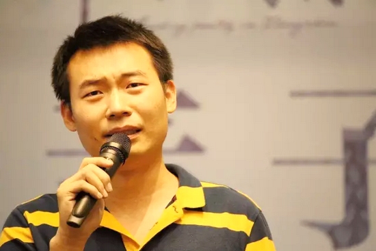 他，是一名消防員，同時也是聲音的愛好者。