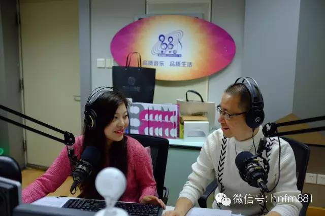 新聞先生凱文和新聞小姐李江也陪伴大家一同跨年！