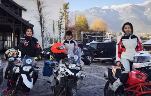 中間是菲菲？