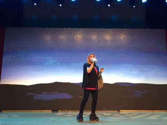 聽傅薇繼續(xù)演唱《對(duì)愛(ài)渴望》