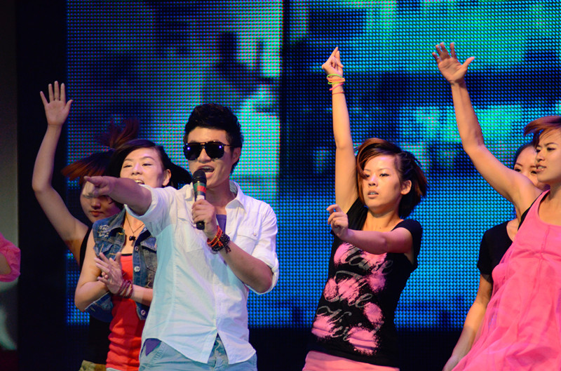 嗨!《我們一起聽歌吧》魅力881河南音樂廣播 DJ帥天 演唱曲目:《找自己》 帥呀?。? style= 嗨!《我們一起聽歌吧》魅力881河南音樂廣播 DJ帥天 演唱曲目:《找自己》 帥呀!!