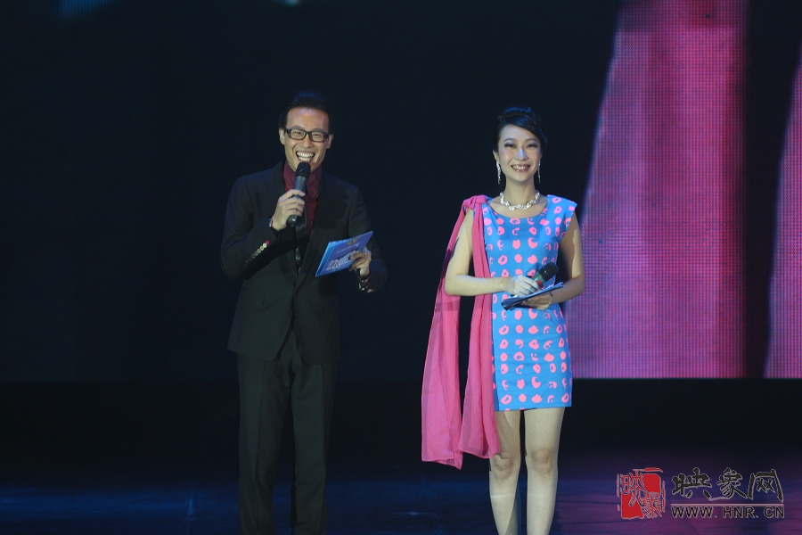 現(xiàn)場主持人雨晨、小糖