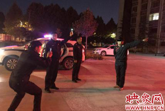 指認(rèn)犯罪現(xiàn)場。