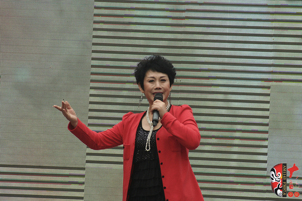 著名豫劇表演藝術(shù)家魏俊英現(xiàn)場演唱豫劇《紅菊》選段“十祝福”、《五世請纓》選段“先王爺封我是個長壽星”