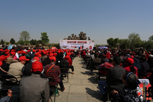 現(xiàn)場(chǎng)坐滿了來(lái)自鄭州、洛陽(yáng)以及洛陽(yáng)周邊縣市的戲迷朋友