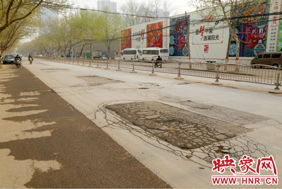 南陽(yáng)路因?yàn)榈罔F將要施工而暫緩大修。