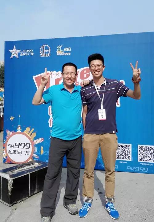 主播鄭強(qiáng)，這兩條大長腿，恩…適合去學(xué)游泳