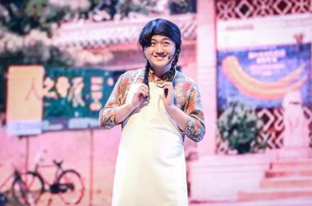 小品《那些年我們錯過的一支舞》，主播樂天、張嵩的裝扮你給打幾分？