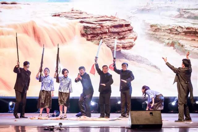 作為本場晚會的最后一個節(jié)目，《黃河大合唱》刷新你完全不一樣的體驗。