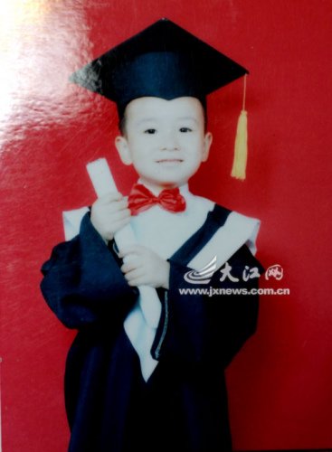 照片上的音容笑貌還在，可人卻走了