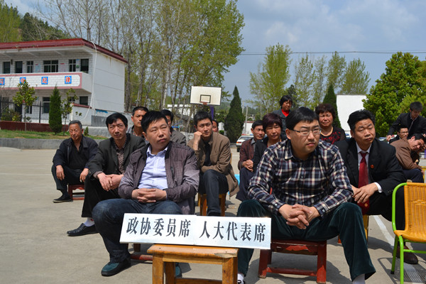 正在旁聽的人大代表和政協(xié)委員