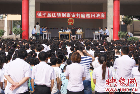 巡回開庭現(xiàn)場 巡回開庭現(xiàn)場