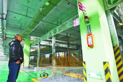 翰林世家小區(qū)的地下車(chē)庫(kù)，一層改造成兩層，可多停放50輛車(chē)。