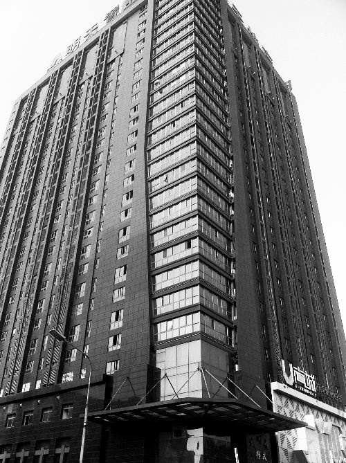 記者按照公開地址在鄭州一處寫字樓尋找一家軟件公司，一無所獲。