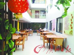 某酒店式養(yǎng)老院的開放餐廳。羅樺琳/圖