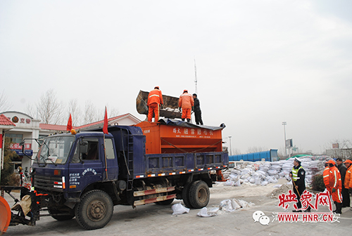 冰雪襲中原,他們堅(jiān)守在高速公路上