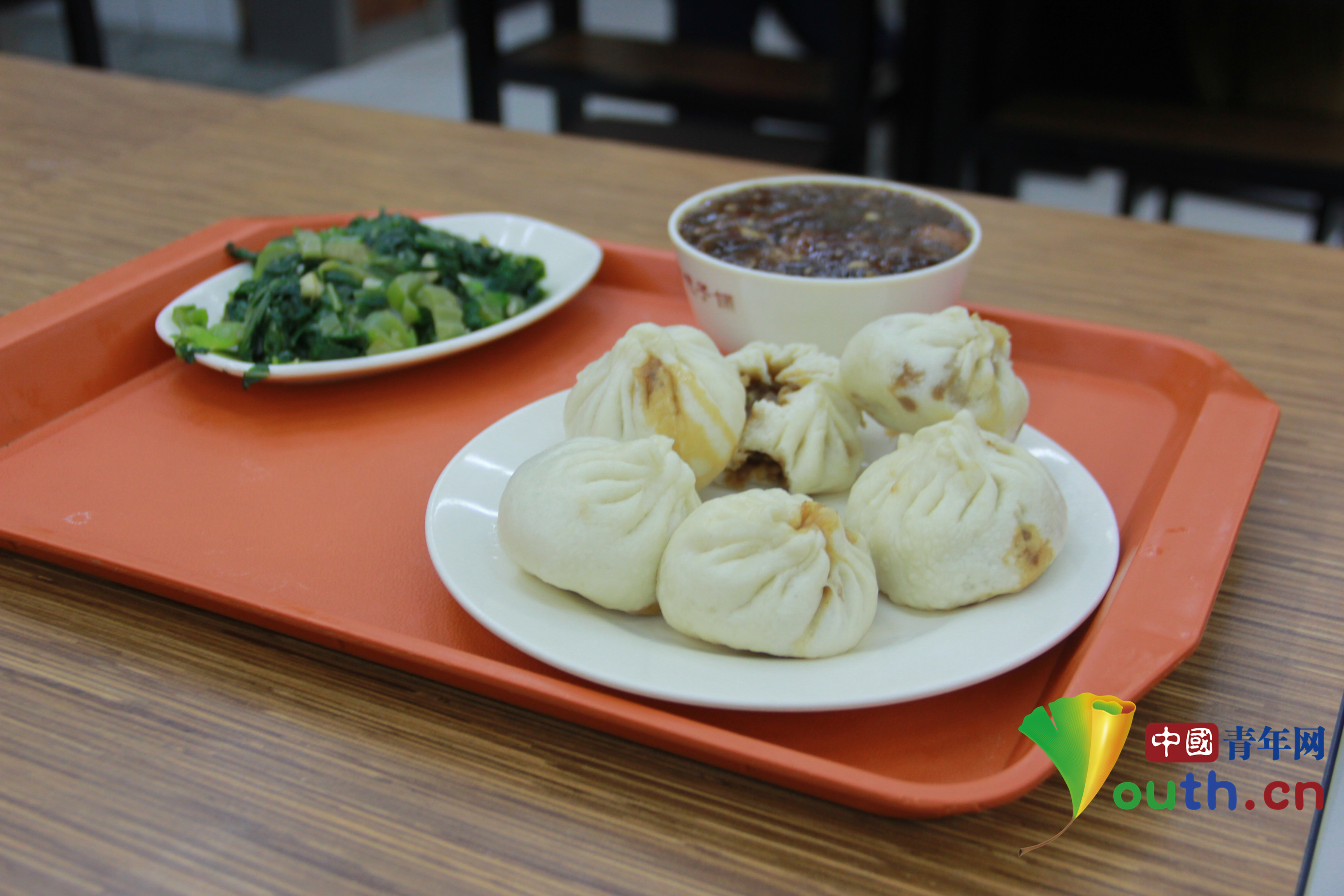 習(xí)近平周末現(xiàn)身包子鋪 排隊(duì)購買平易近人 習(xí)近平周末現(xiàn)身包子鋪 排隊(duì)購買平易近人