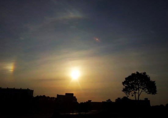 上?，F(xiàn)“3個太陽”