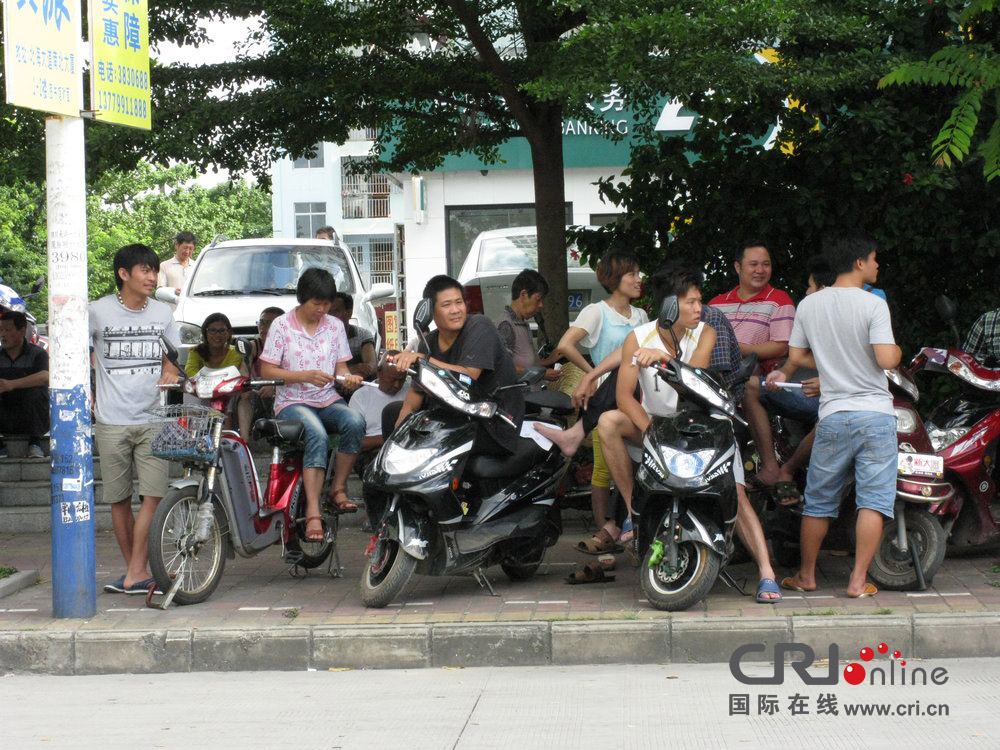 2013年07月10日，廣西壯族自治區(qū)北海市，依然有很多外地人聽信謠言不肯離去。圖片來源：飛影/CF