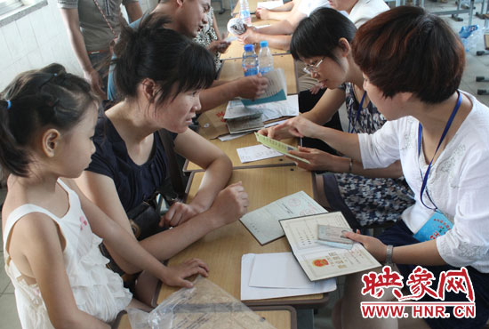 證件成為審核的嚴格關(guān)卡 證件成為審核的嚴格關(guān)卡