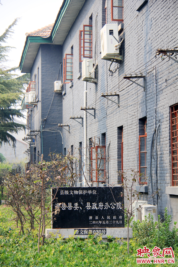 因為縣委大院‘陳舊老土’,政府大院的蘇式建筑于2006年被列為縣級文物保護單位。