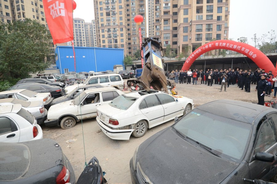 官方銷毀無(wú)牌無(wú)證套牌豪車
