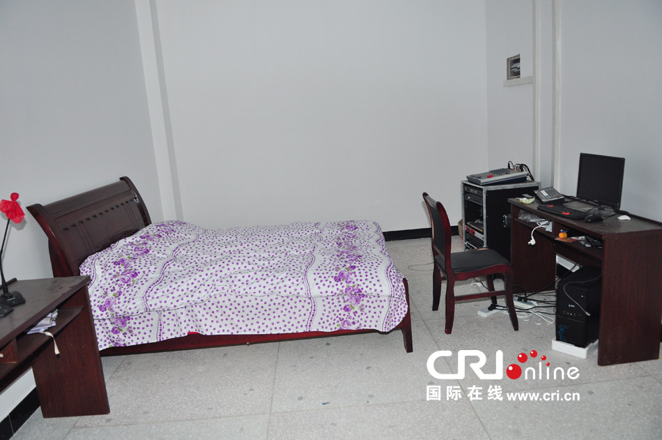 2013年10月21日，長(zhǎng)沙云蓋村欠債千萬新建的豪華村部樓。