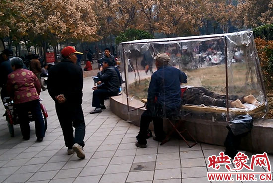 又一個(gè)按摩神醫(yī)道具很專(zhuān)業(yè)防風(fēng)又避雨 又一個(gè)按摩神醫(yī)道具很專(zhuān)業(yè)防風(fēng)又避雨