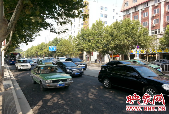 “無(wú)車日”仍有許多私家車主選擇開(kāi)車上路。