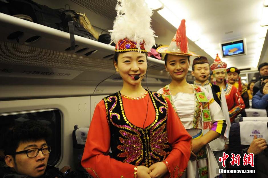 飛天“曼舞”蘭新高鐵動(dòng)車(chē)組列車(chē)