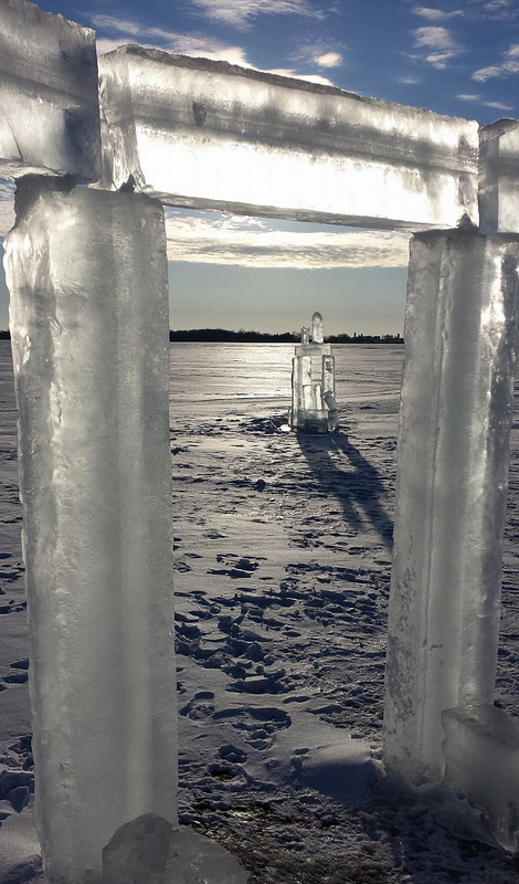 每根冰柱都重達(dá)300磅（約合136公斤）。（網(wǎng)頁截圖）