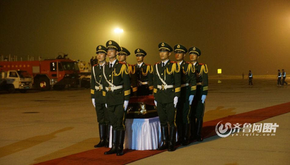 張楠烈士靈柩回國迎接儀式現(xiàn)場