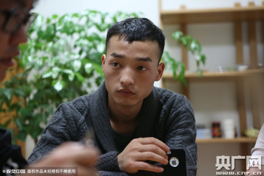 網(wǎng)絡(luò)紅人葉良辰現(xiàn)身浙江臺(tái)州，接受記者的專訪。