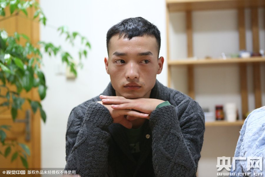 網(wǎng)絡(luò)紅人葉良辰現(xiàn)身浙江臺(tái)州，接受記者的專訪。