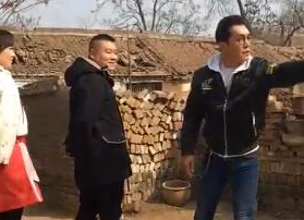岳云鵬攜李詠回濮陽老家錄節(jié)目 整個(gè)村都轟動(dòng)啦