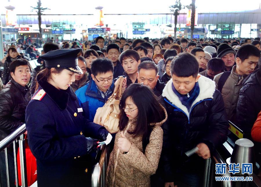 鐵路春運(yùn)15天發(fā)送旅客超8000萬　客流相對平緩