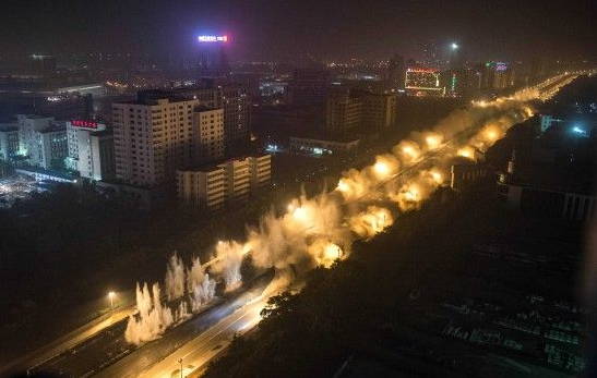 沌陽高架爆破瞬間。