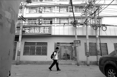 北京工商學(xué)院注冊(cè)地址西城區(qū)大醬坊胡同3號(hào)院，已經(jīng)是其他單位的辦公地點(diǎn)。　　京華時(shí)報(bào)記者潘之望攝