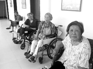 13個老人中，年齡最大的已經(jīng)99歲