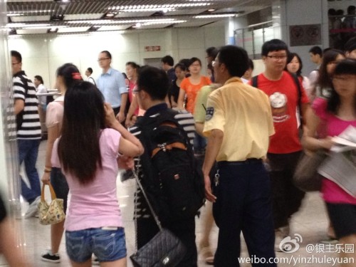 7月22日早上，上海地鐵6號線浦電路站，一男一女發(fā)生激烈口角，女子“指證”男子系“色狼”。