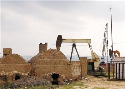 正在作業(yè)的揭蓋井，位于定邊縣紅柳溝鎮(zhèn)紅柳溝村。