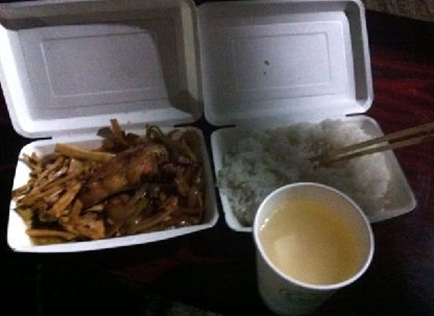 45元的盒飯,三菜一湯。