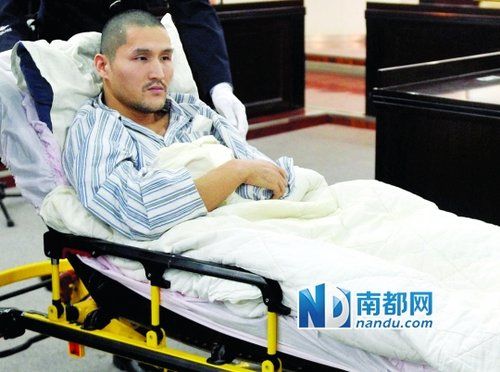 被告人冀中星在法庭上。