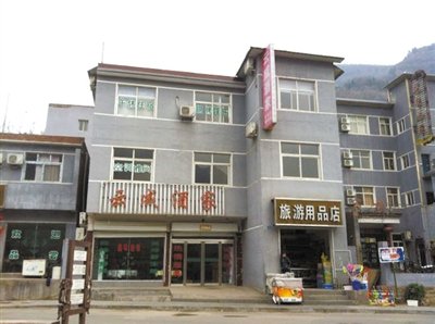 今年，胡萬林涉嫌非法行醫(yī)的地點(diǎn)，就在這座農(nóng)家賓館內(nèi)。