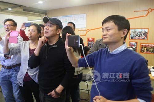 李連杰現(xiàn)身阿里巴巴，助陣雙十一。