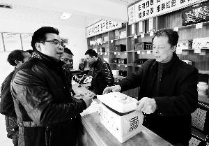 4月2日，福建省古田縣紀委、監(jiān)察局成立清明節(jié)專項督查組，對違反“八項規(guī)定”行為進行監(jiān)督檢查。新華社發(fā)